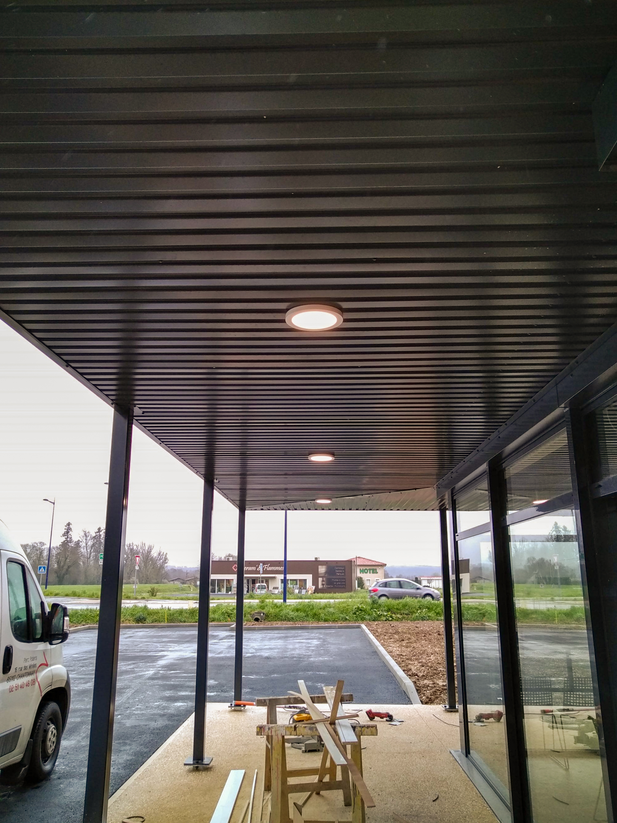 Électricité et services d'éclairage extérieur : véranda, jardin, allée