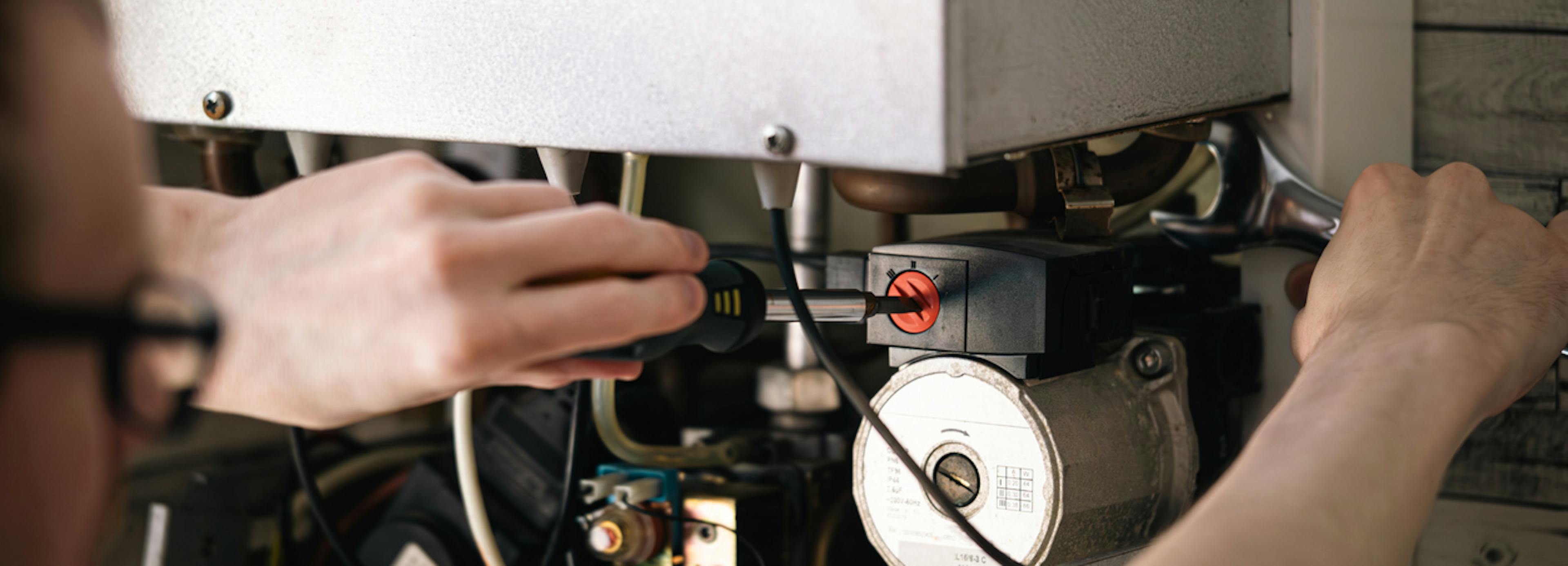 Besoin d'un réparateur en chauffage, clim ou solaire ? Cerise Energies assure un dépannage rapide à Bordeaux, Libourne, Bergerac et alentours