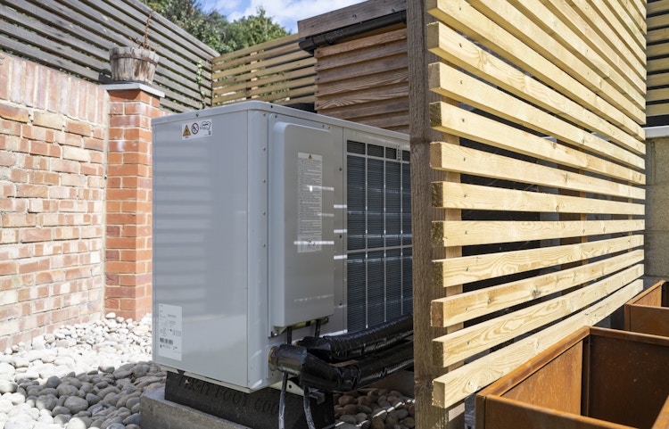 7 raisons de remplacer sa vieille chaudière par une PAC hybride