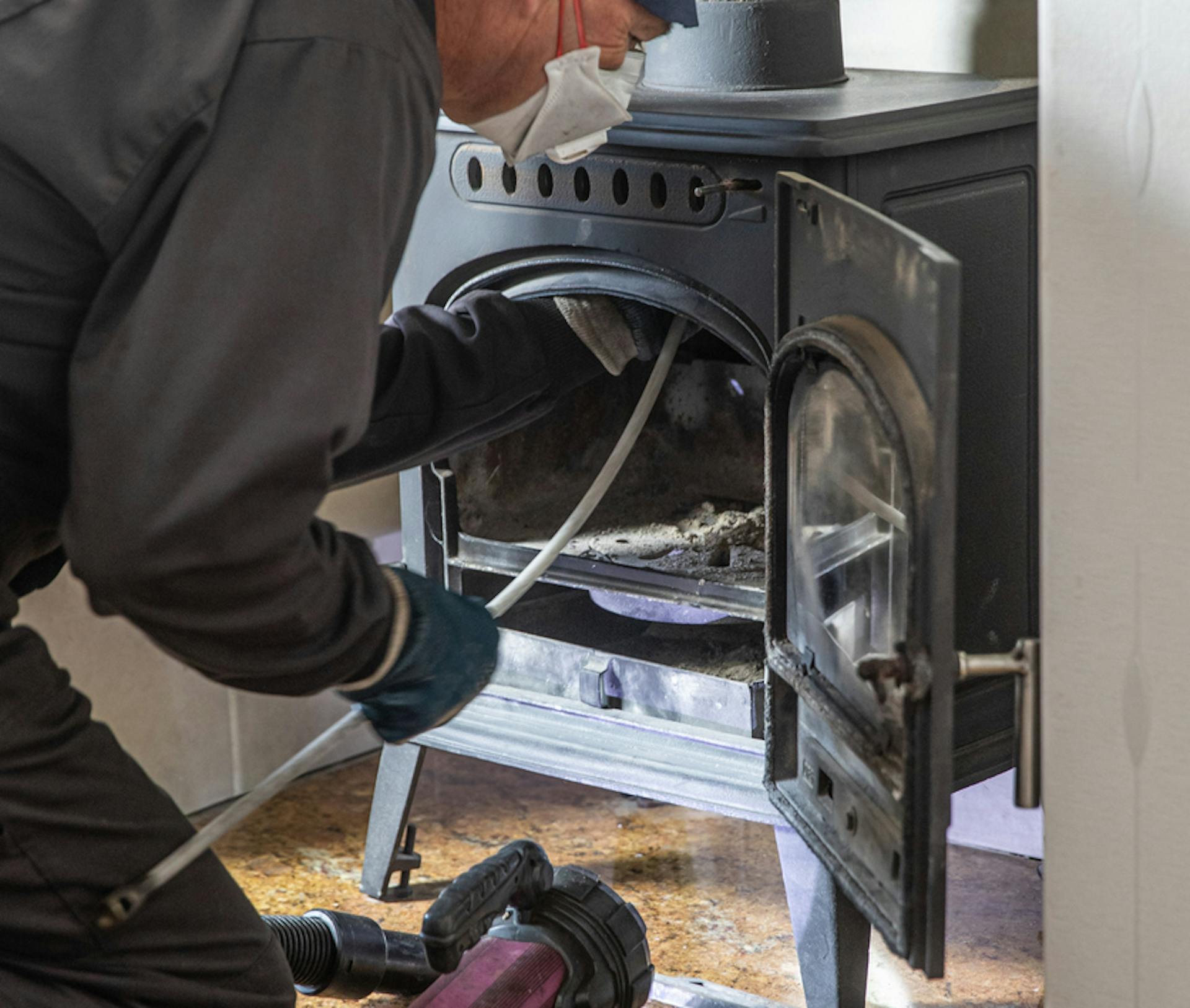 Ramonage poêle à bois, poêle à granulés