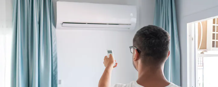 Ma climatisation souffle tiède : le guide complet pour s’en sortir