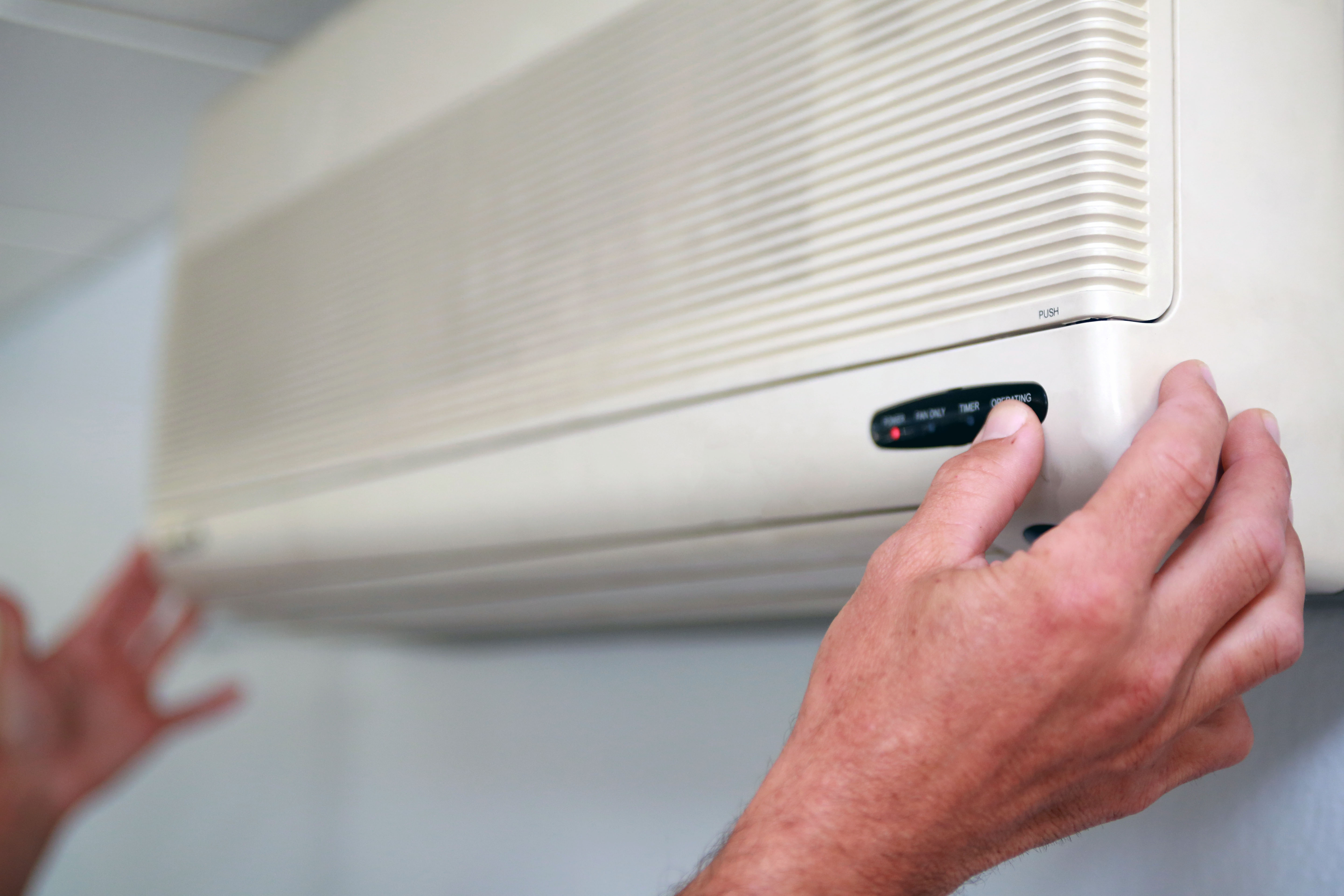 Se rafraichir en été et se chauffer en hiver, la climatisation est une solution de chauffage adaptée au climat des Alpes Maritimes.