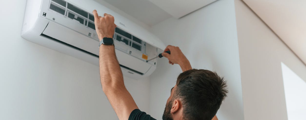 Faites appel aux experts certifiés RGE de GD Energies pour entretenir vos climatisations.