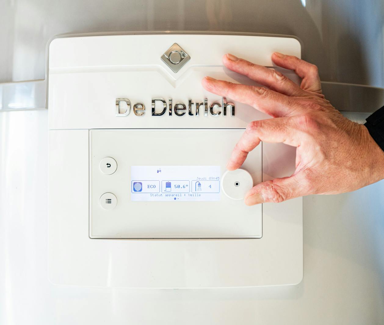 Découvrez nos chauffe-eaux et chauffe-bains pour votre eau chaude sanitaire dans la Sarthe