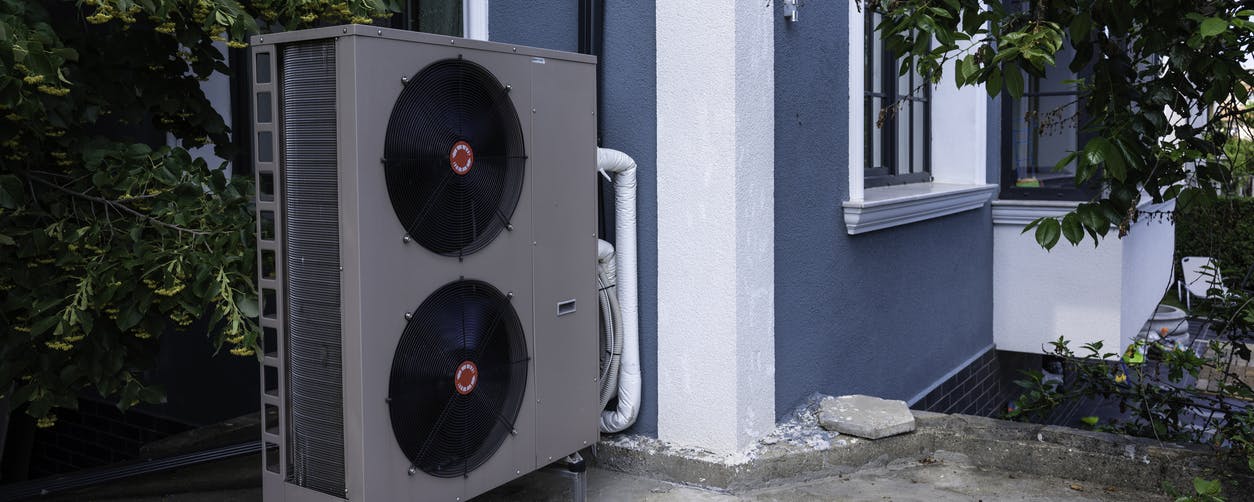 Installation d'une PAC hybride : économies et confort dans la Sarthe