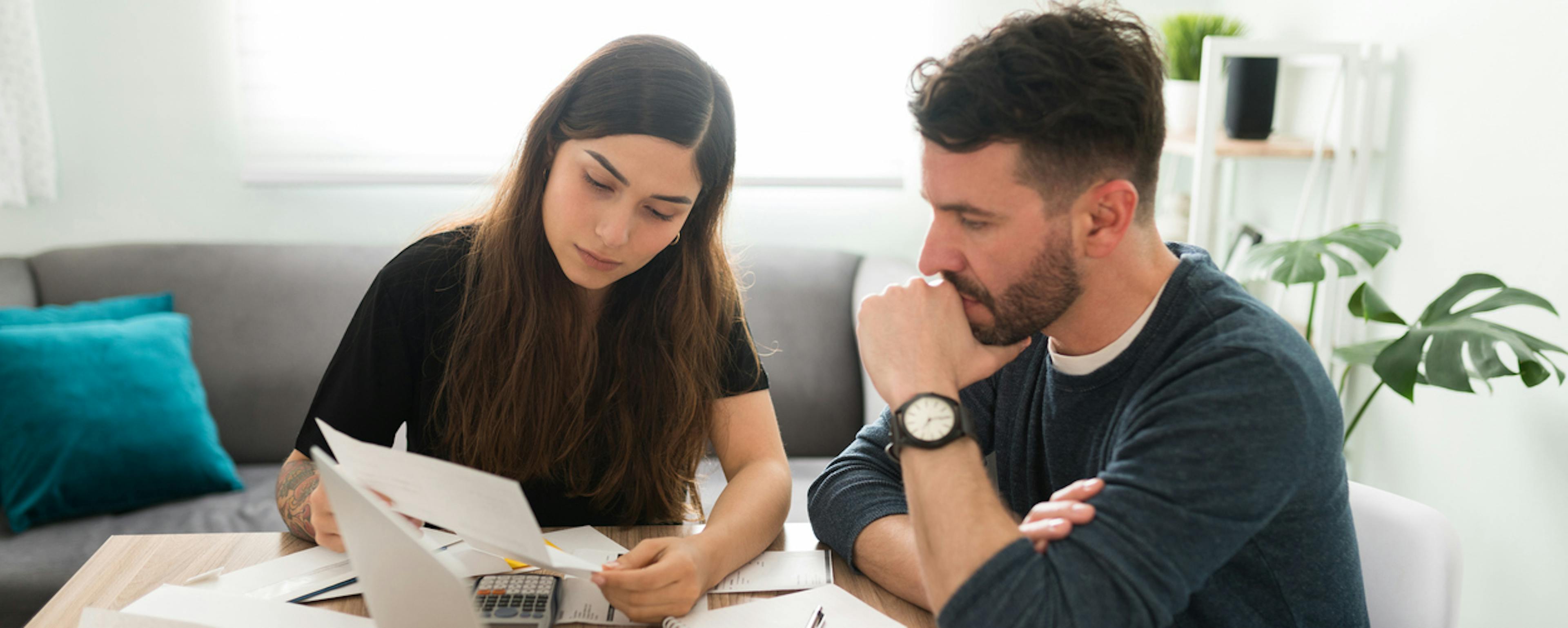 Suspension estivale de MaPrimeRénov’ et tensions administratives en 2025