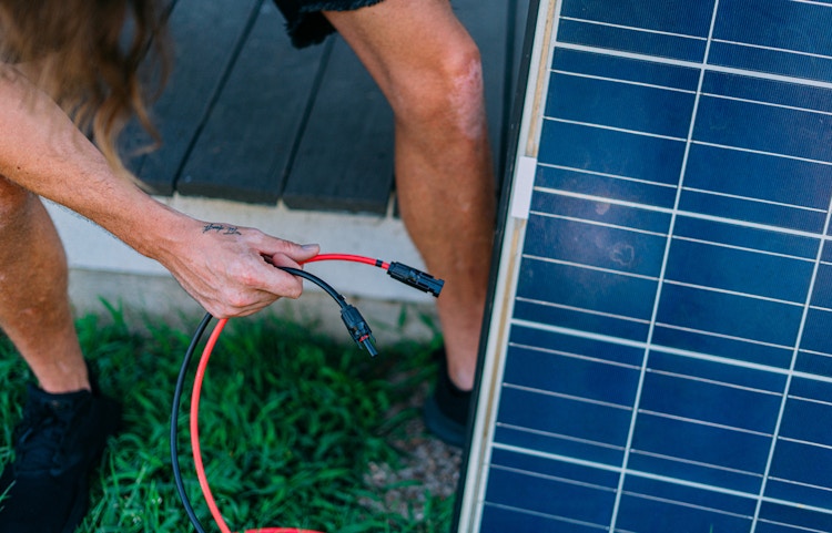 Installer un kit solaire plug & play en Hauts-de-France : nos recommandations