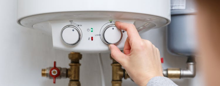 Découvrez notre gamme de chauffe-eaux gaz et les chauffe-bains à Lyon.