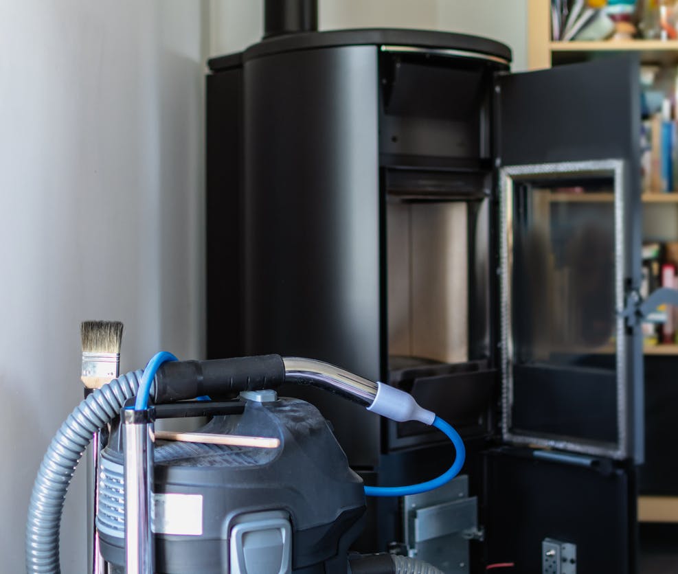 Poêle à bois ou à granulés : entretien professionnel à Lyon