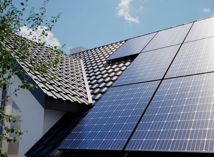 Installation de panneaux solaires dans le Finistère