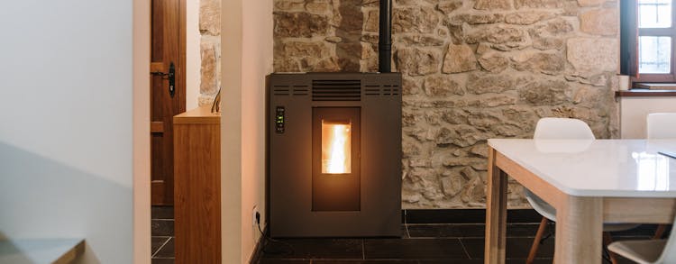 SMT Energies vous conseille sur votre poêle à granulés et pellets dans la Loire.