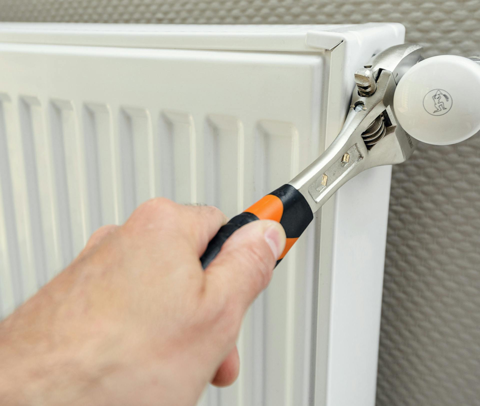 SMT Energies installe chez vous le radiateur chauffant adapté à vos besoins