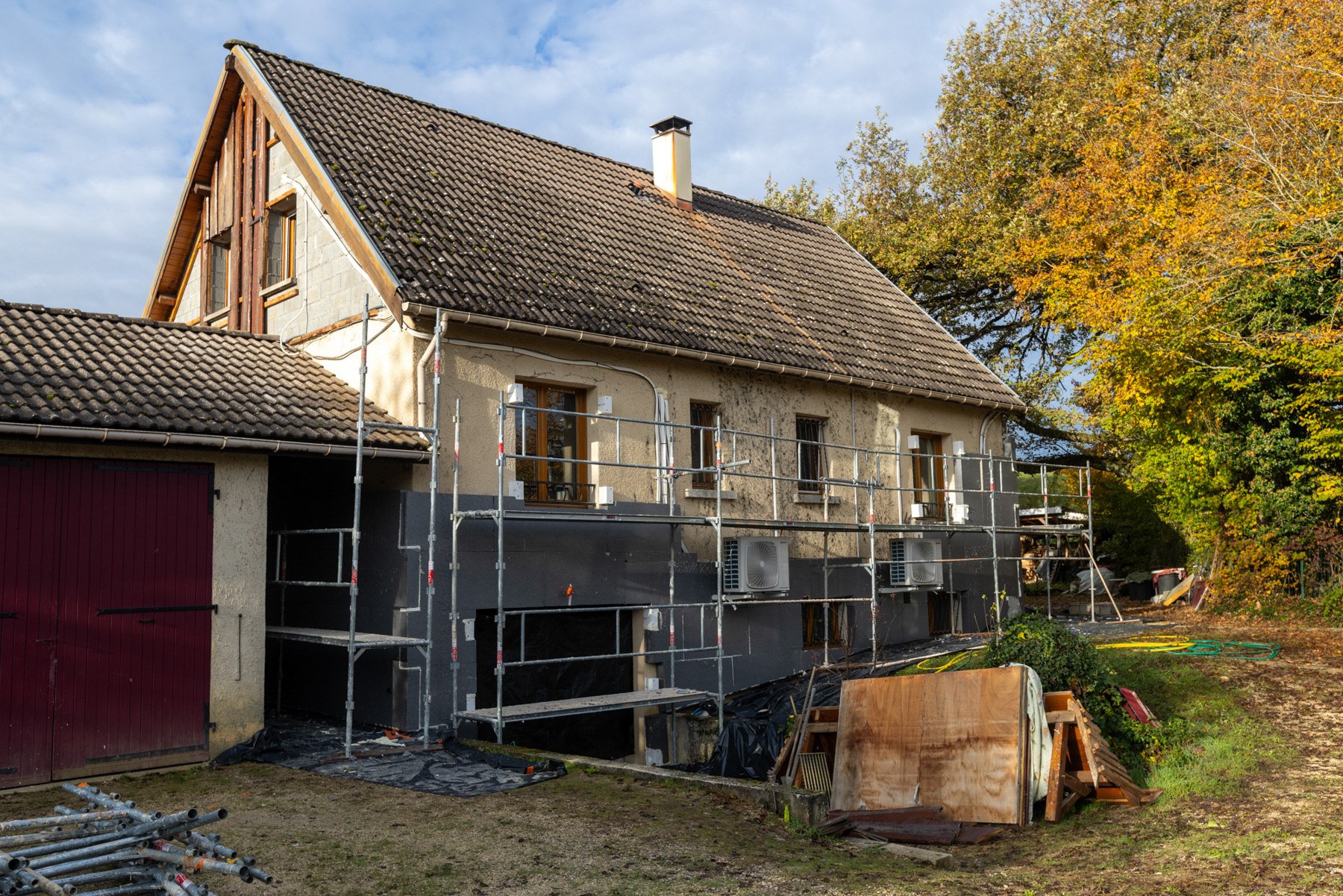Chantier de rénovation globale d'une maison mené par HomeServe Rénov' en 2024