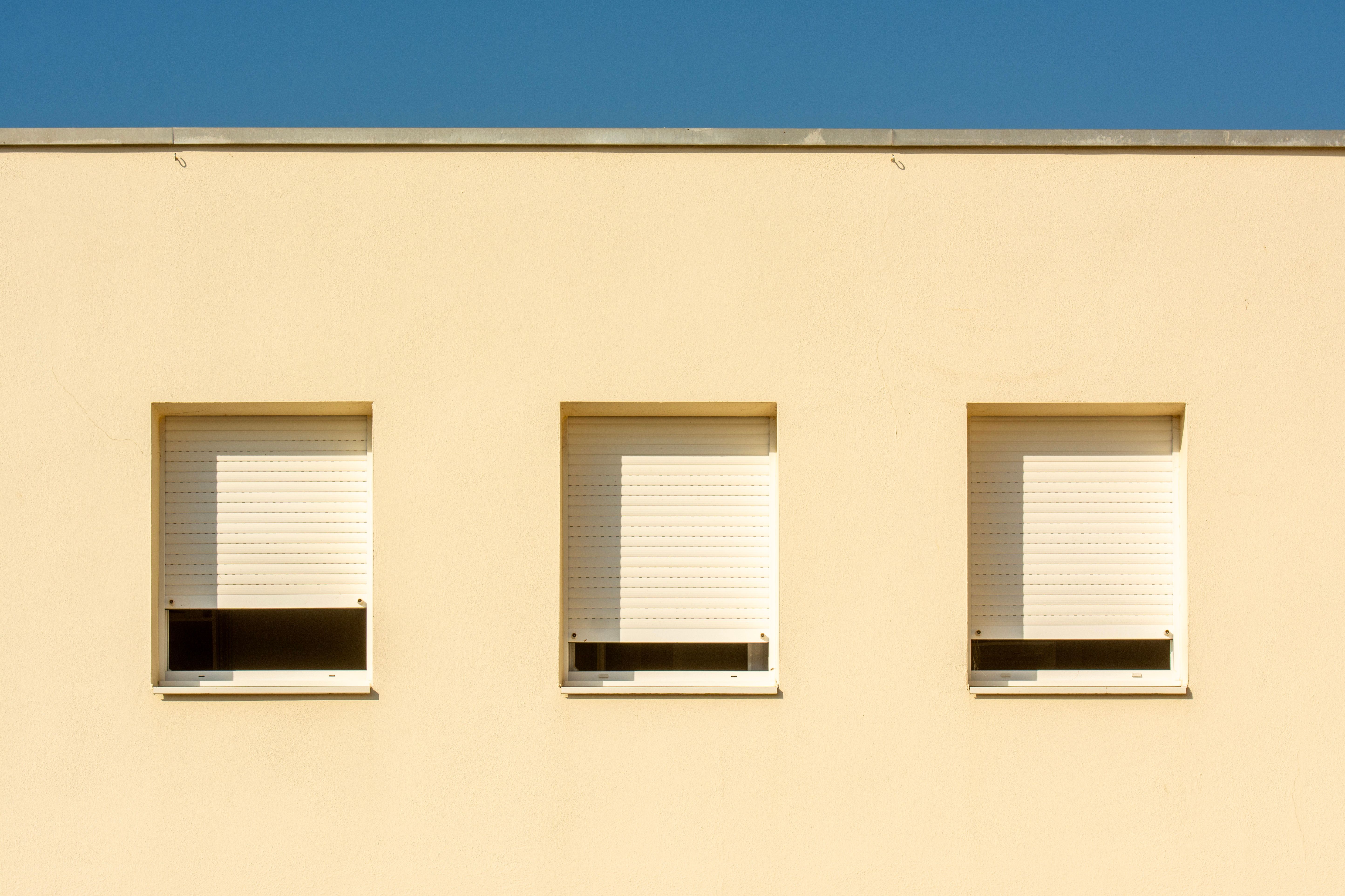 Façade exposée au soleil, fenêtres fermée : le confort d'été prend de l'ampleur dans le DPE