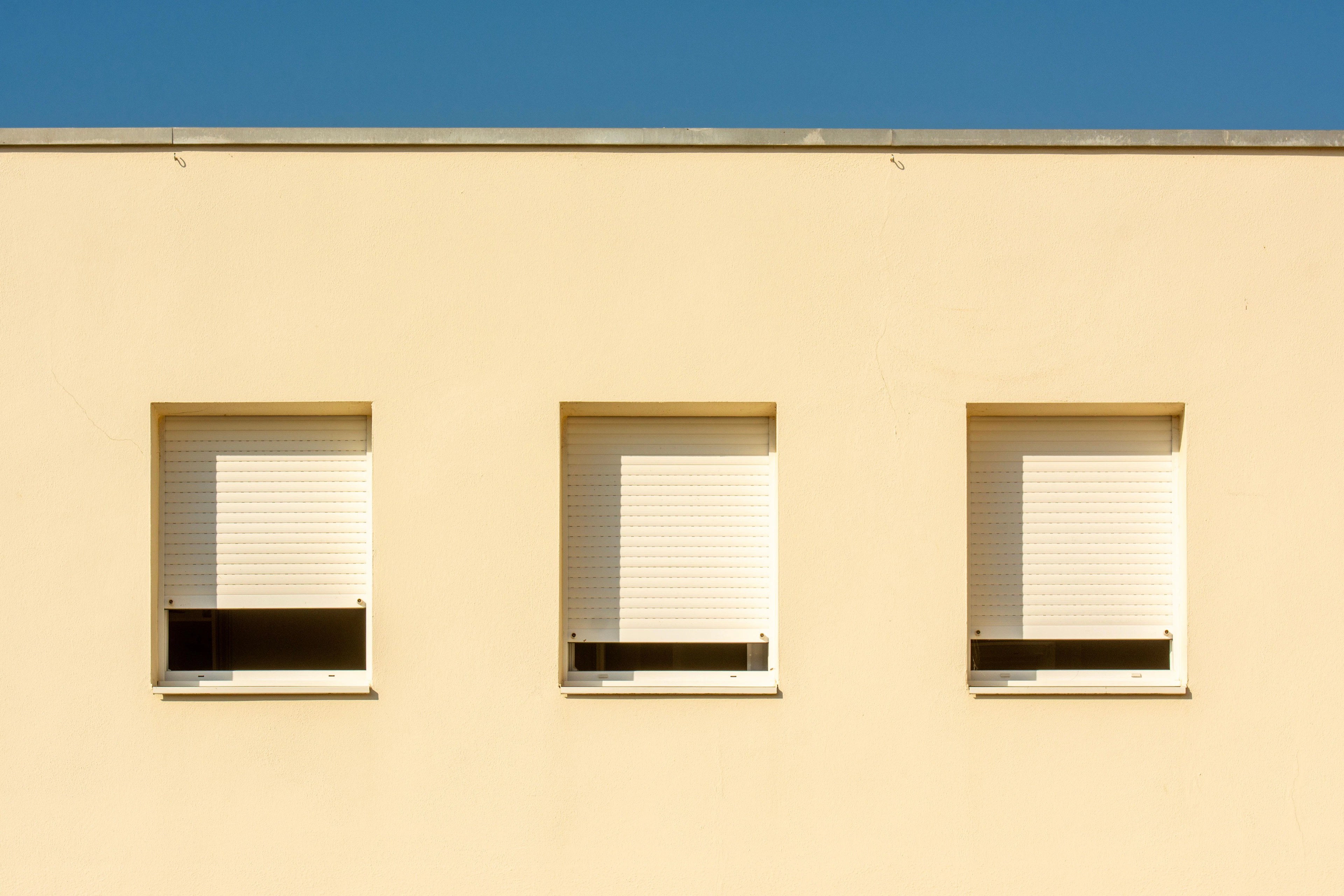Façade exposée au soleil, fenêtres fermée : le confort d'été prend de l'ampleur dans le DPE