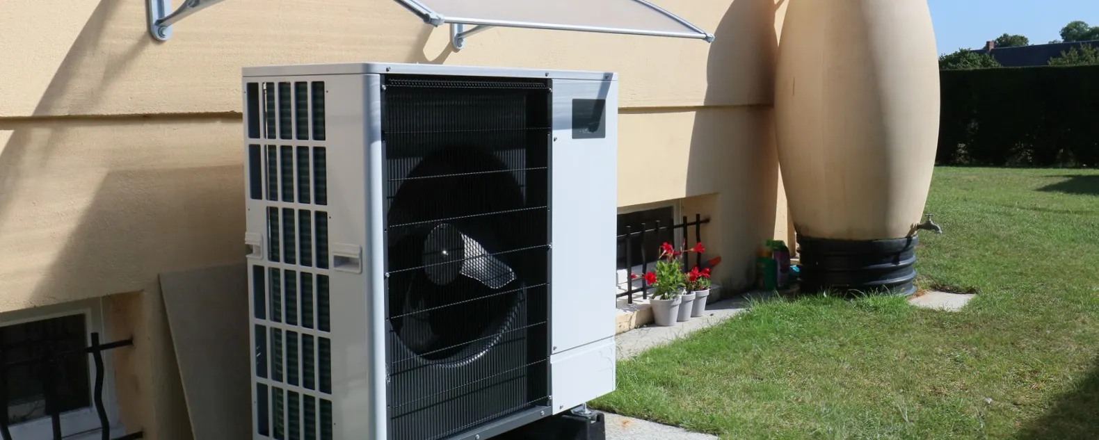 Installation d'une pompe à chaleur air-eau ayant bénéficié d'un taux réduit de TVA en Normandie