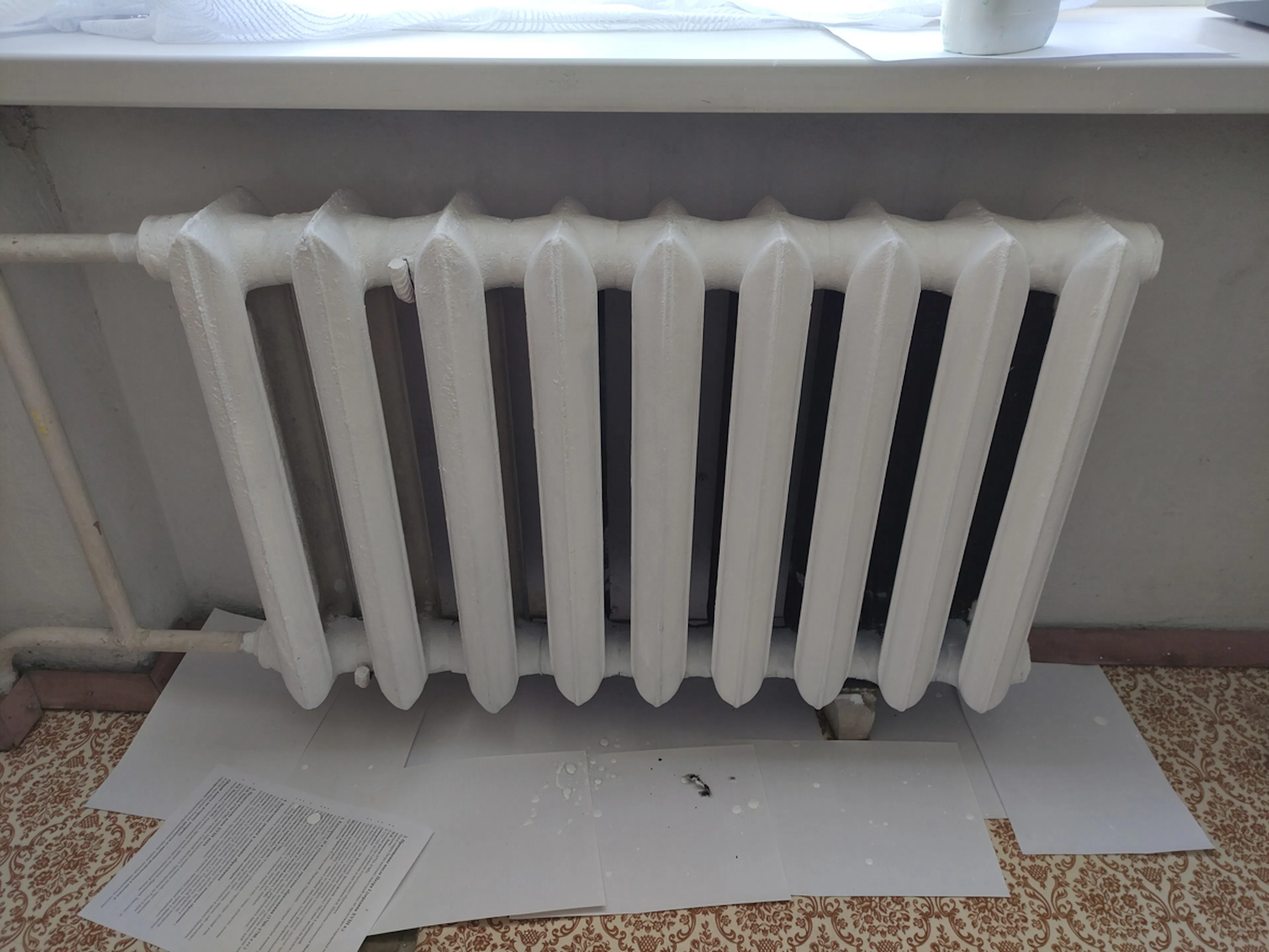 Radiateur en fonte peint