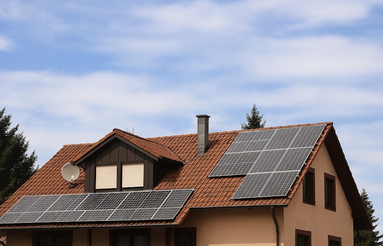 Quels types de toitures sont compatibles avec une installation solaire ?