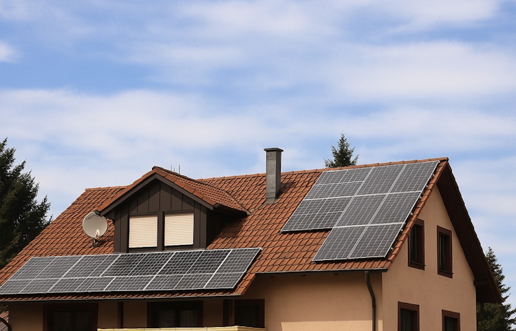 Quels types de toitures sont compatibles avec une installation solaire ?