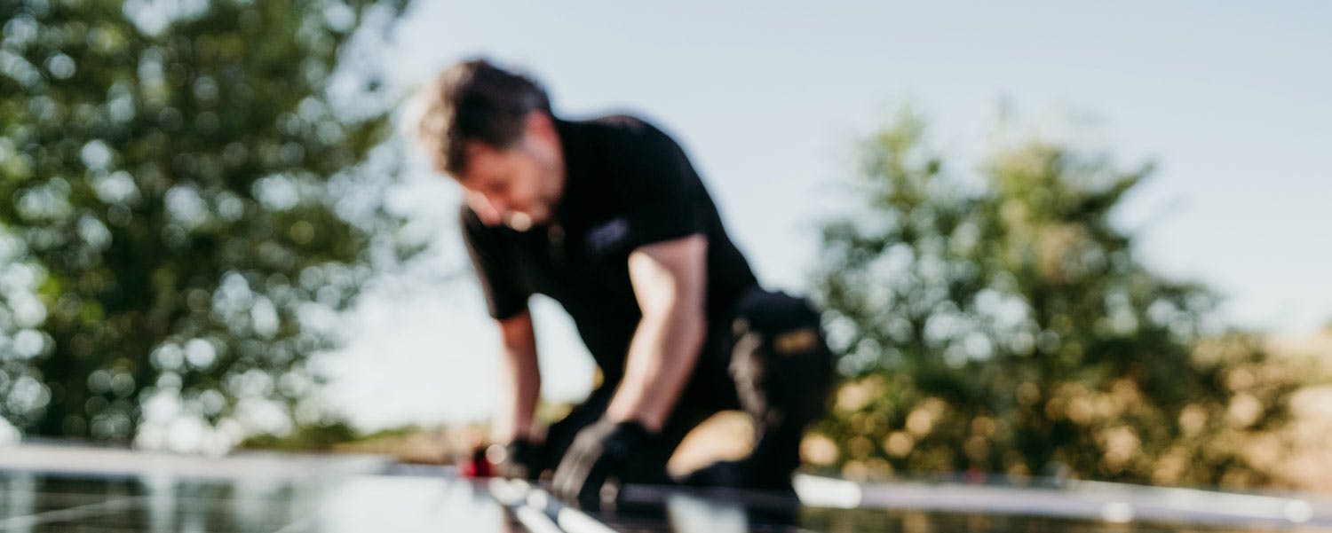 Est-ce une bonne idée que d’installer des panneaux solaires soi-même ?