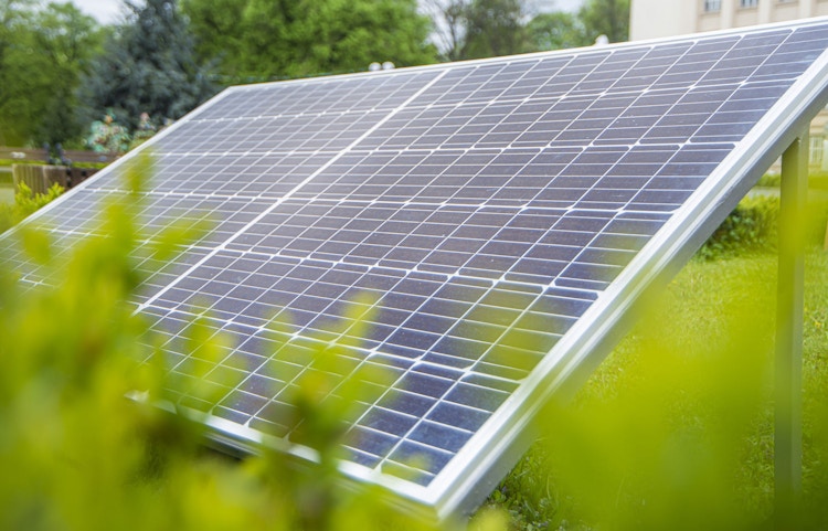 Panneau solaire au sol : avantages & inconvénients