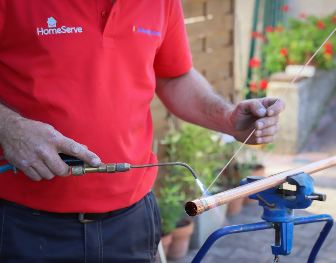 Artisans plombiers, électriciens, chauffagistes, experts anti nuisibles