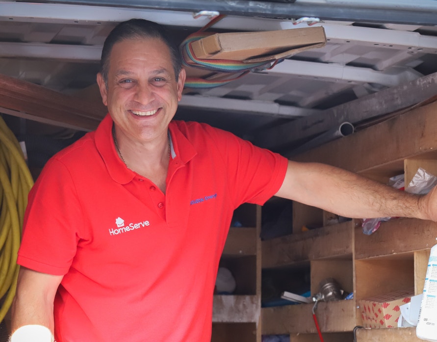 Technicien plombier chauffagiste pour le dépannage et l'entretien