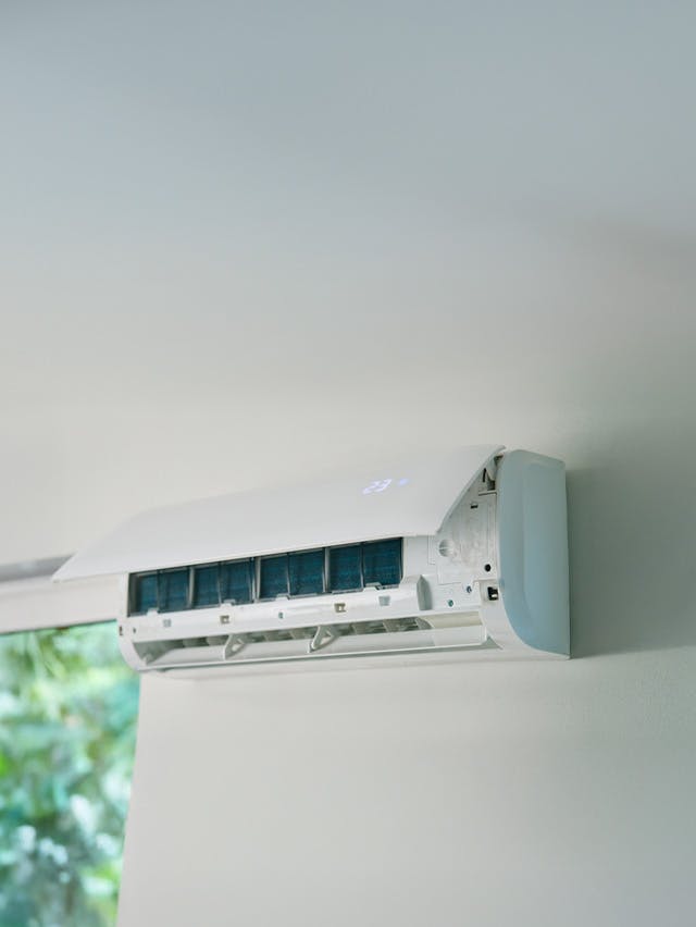 Installer climatisation split réversible murale