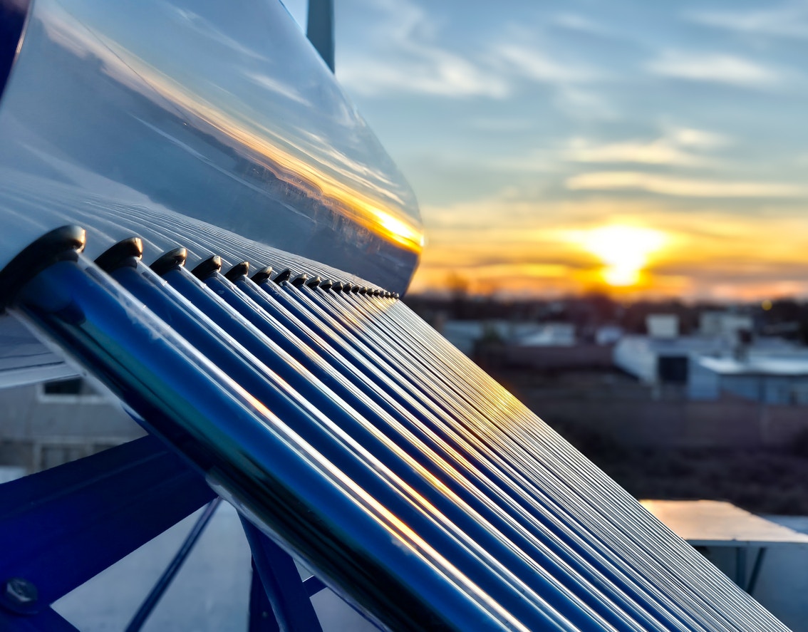 Installation de chauffe-eau solaire