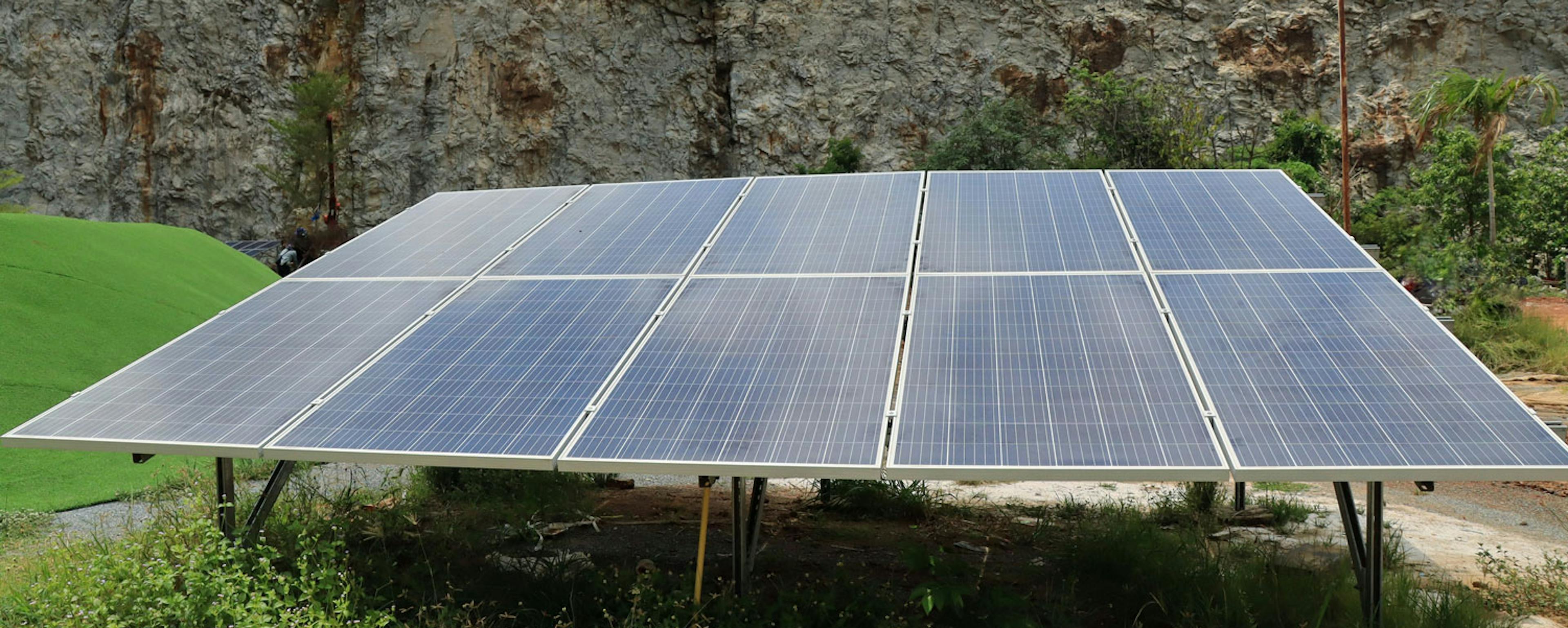 L’installation de panneaux solaires au sol 