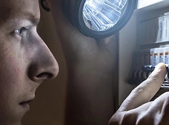 recherche et réparation d'une panne électrique