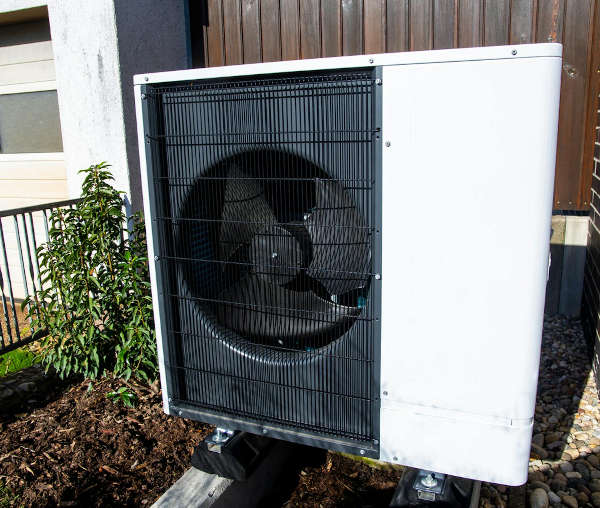 VB Gaz installe, entretient et dépanne votre pompe à chaleur dans le 94.