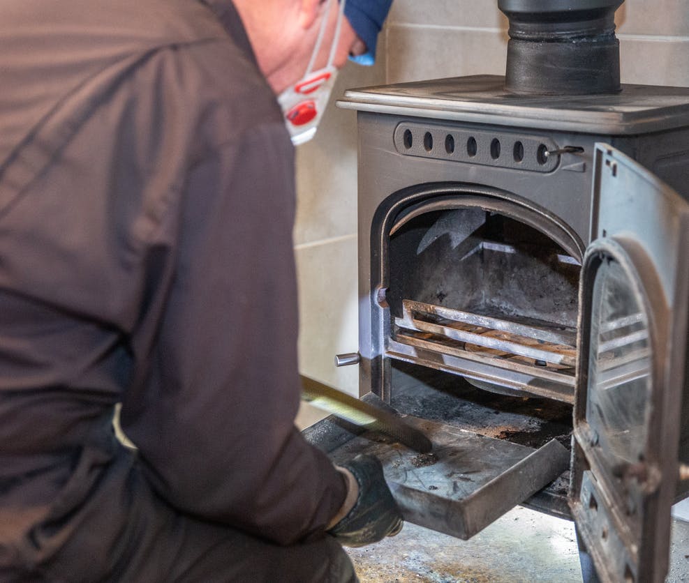 Entretien et ramonage de poêle à bois et à granulés