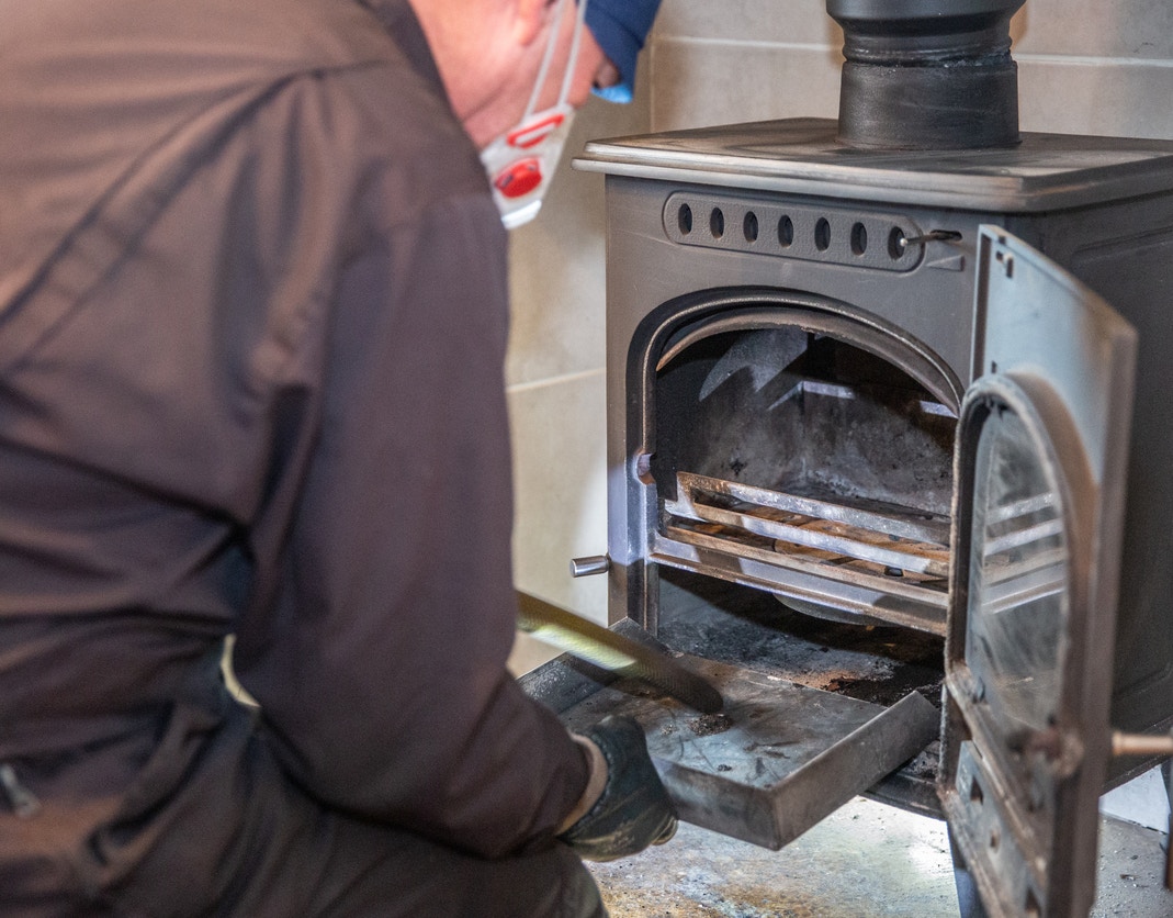 Entretien et ramonage de poêle à bois et à granulés