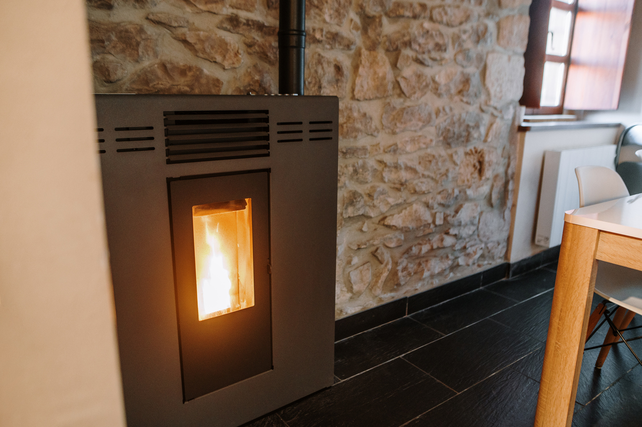 Installer un poêle à granulés dans une maison ancienne