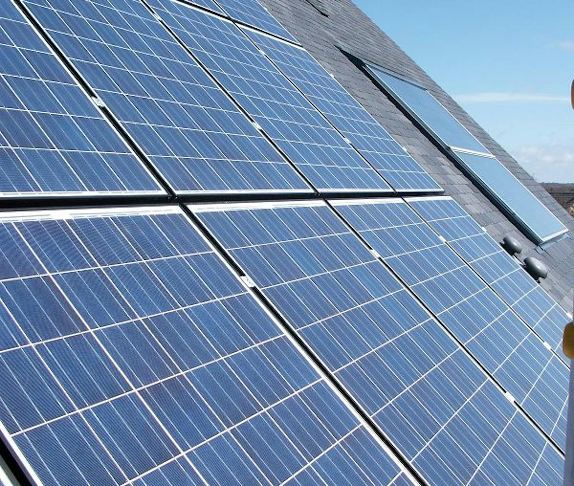 Panneaux solaires photovoltaïques installés par VIK Energies en Seine-Maritime