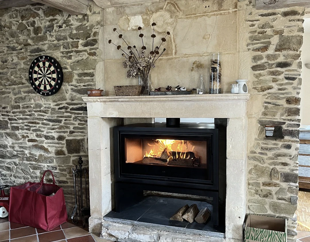 Insert à bois et à granulés installé par VIK Energies près de Valognes dans la Manche