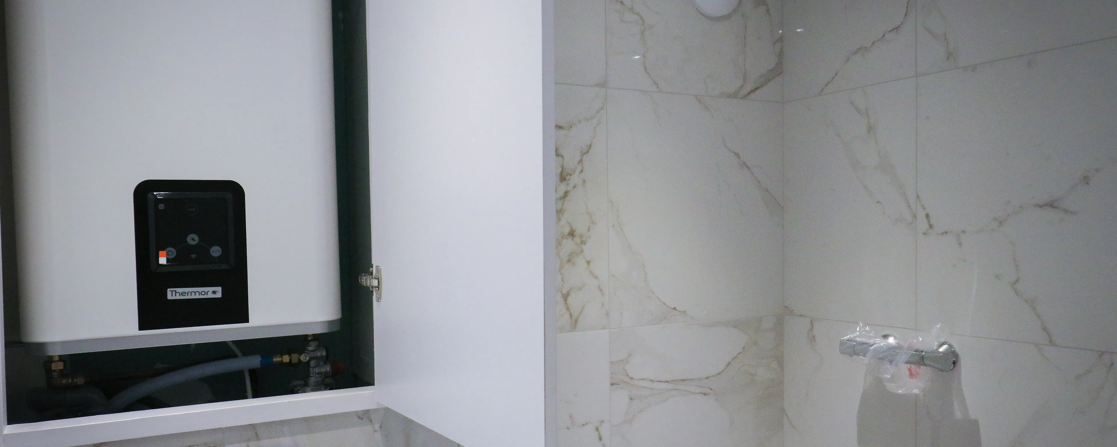 Comment camoufler votre chauffe-eau mural visible ?