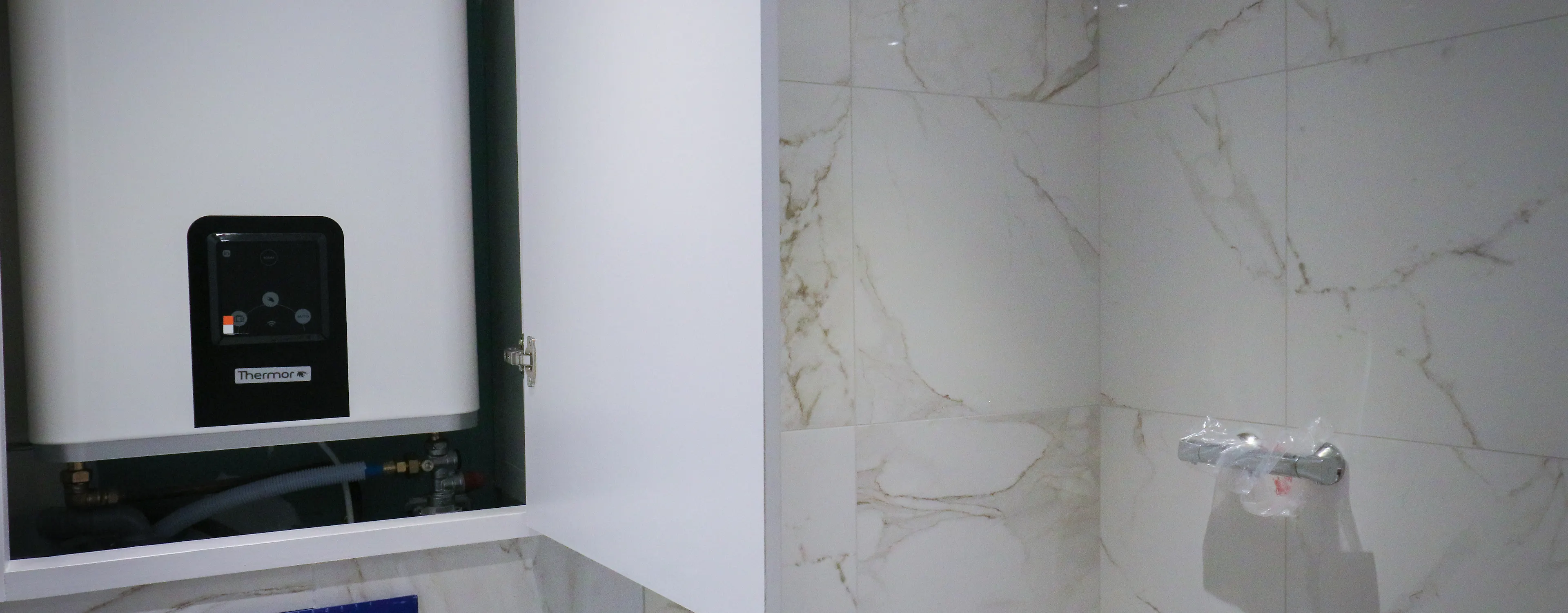 Comment camoufler votre chauffe-eau mural visible ?