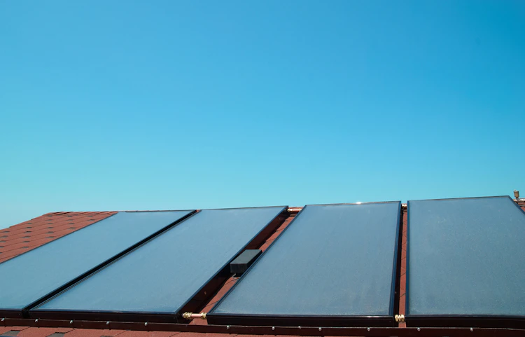 Installation d'un chauffe-eau solaire : le guide complet