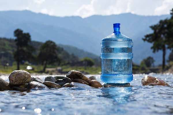 https://images.prismic.io/homewaterfilters/4607dc15-51a9-4b06-8a70-41afdaccc8f5_bottled-water-illustration-bottle-in-middle-of-river.jpg?auto=compress,format