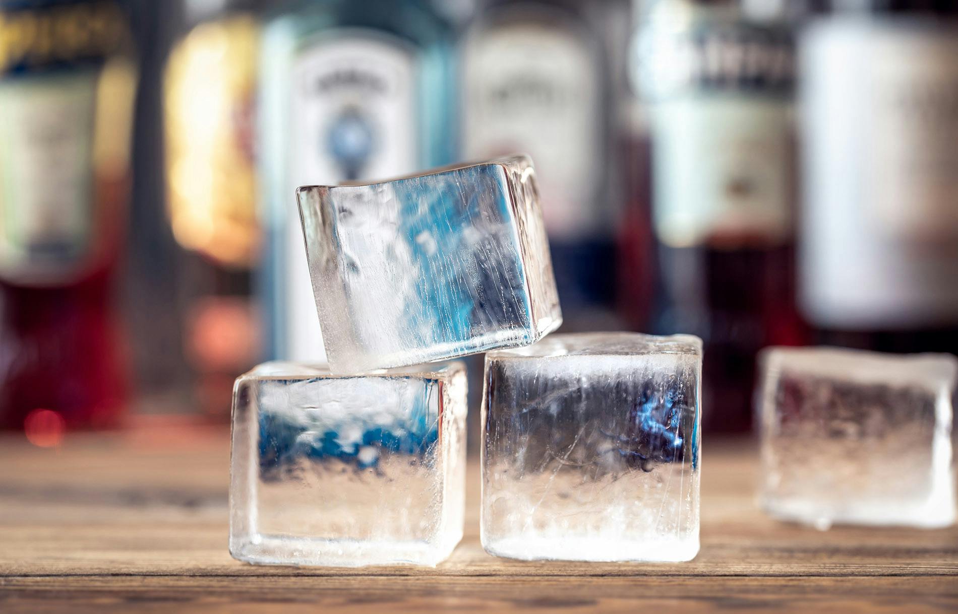 Making perfectly clear ice cubes with True Cube 