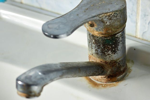 Los Angeles Hard Water Rusting Faucet