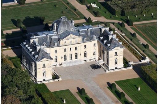 Aerial view of Château de Dampierre 