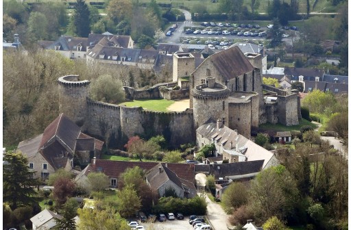 Château de la Madeleine over the Chevreuse