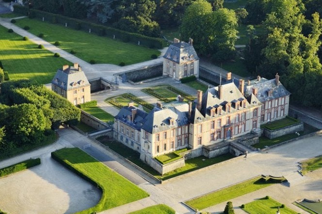 Helicopter view of Château de Breteuil 