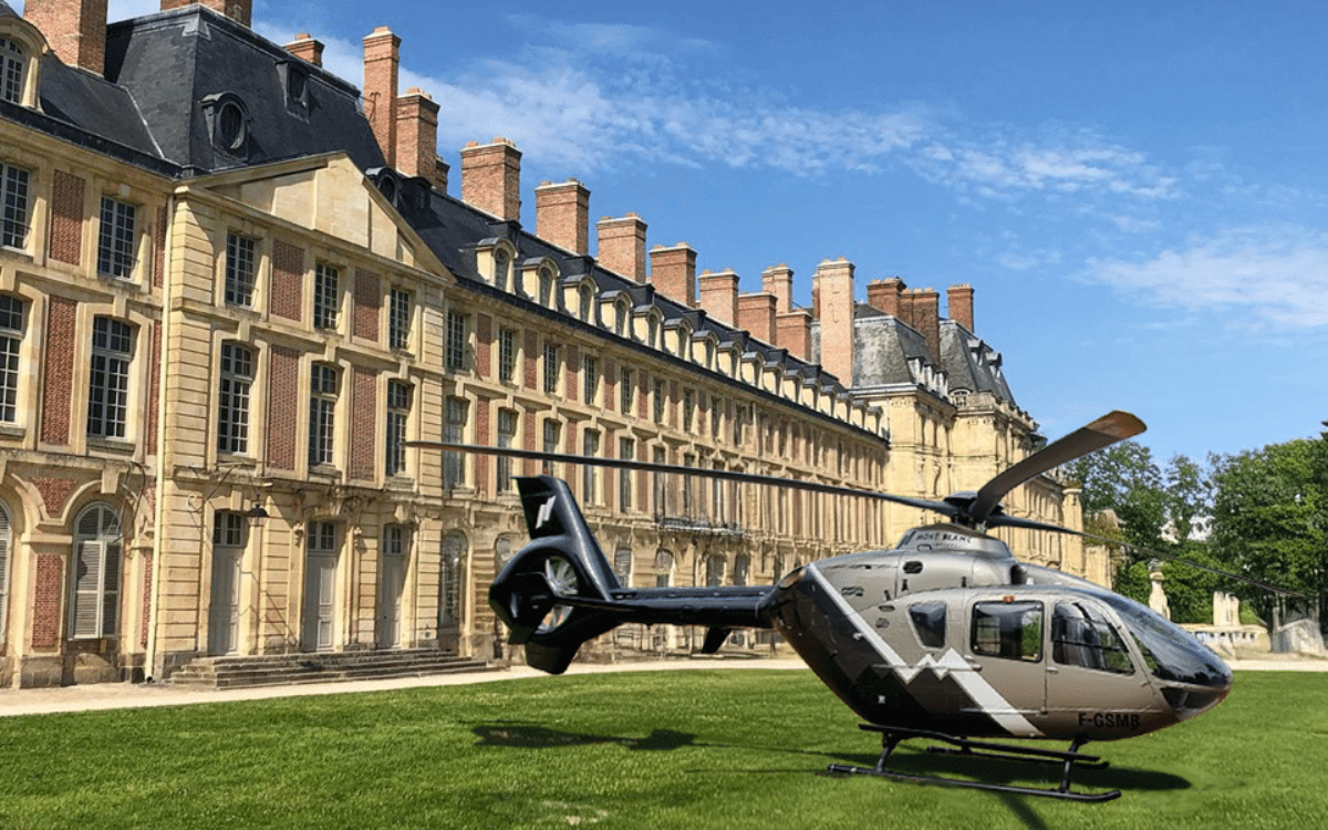 Helicopter landed at Chevreuse Valley in front of castle