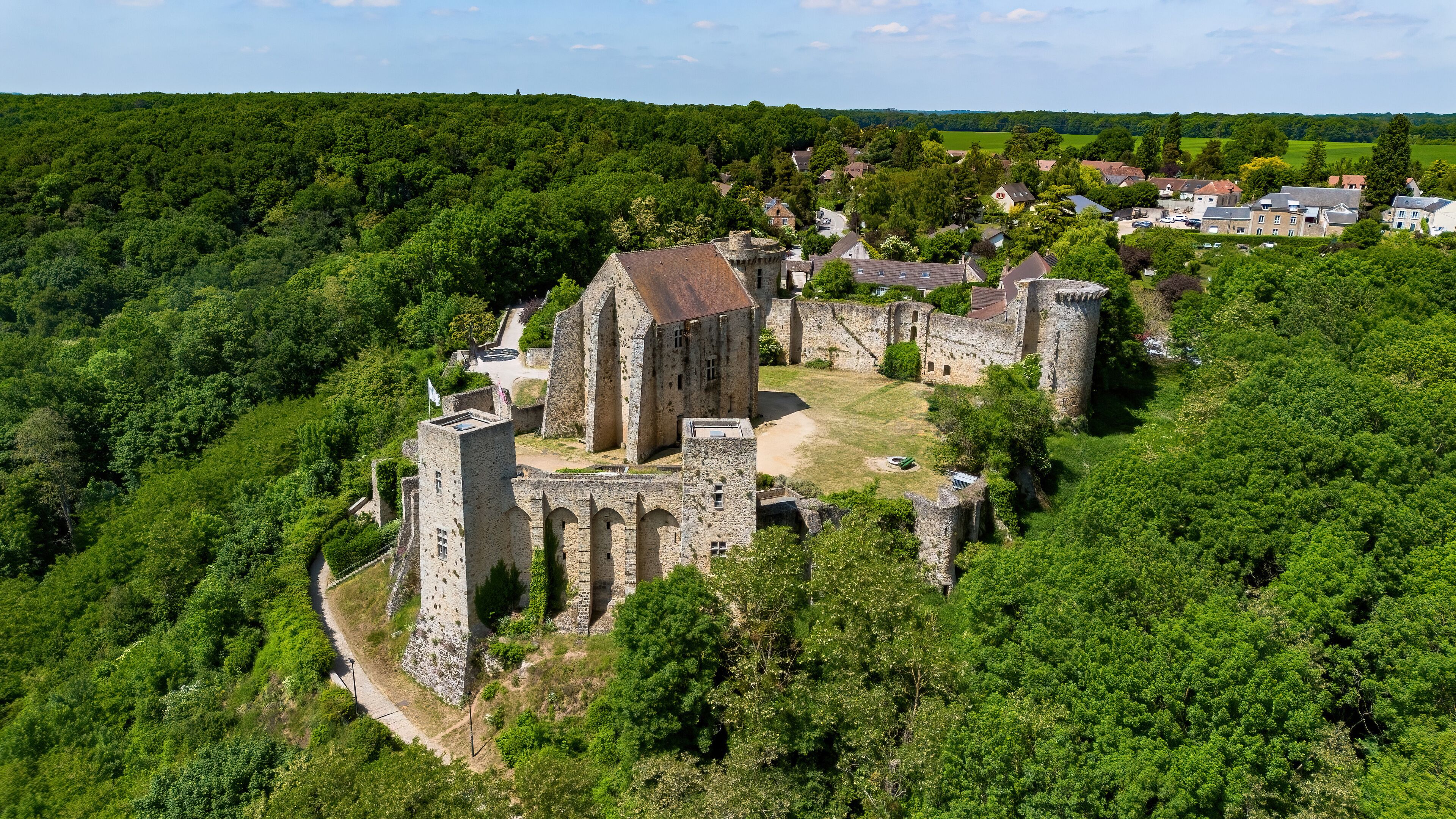 Château de la Madeleine over the Chevreuse