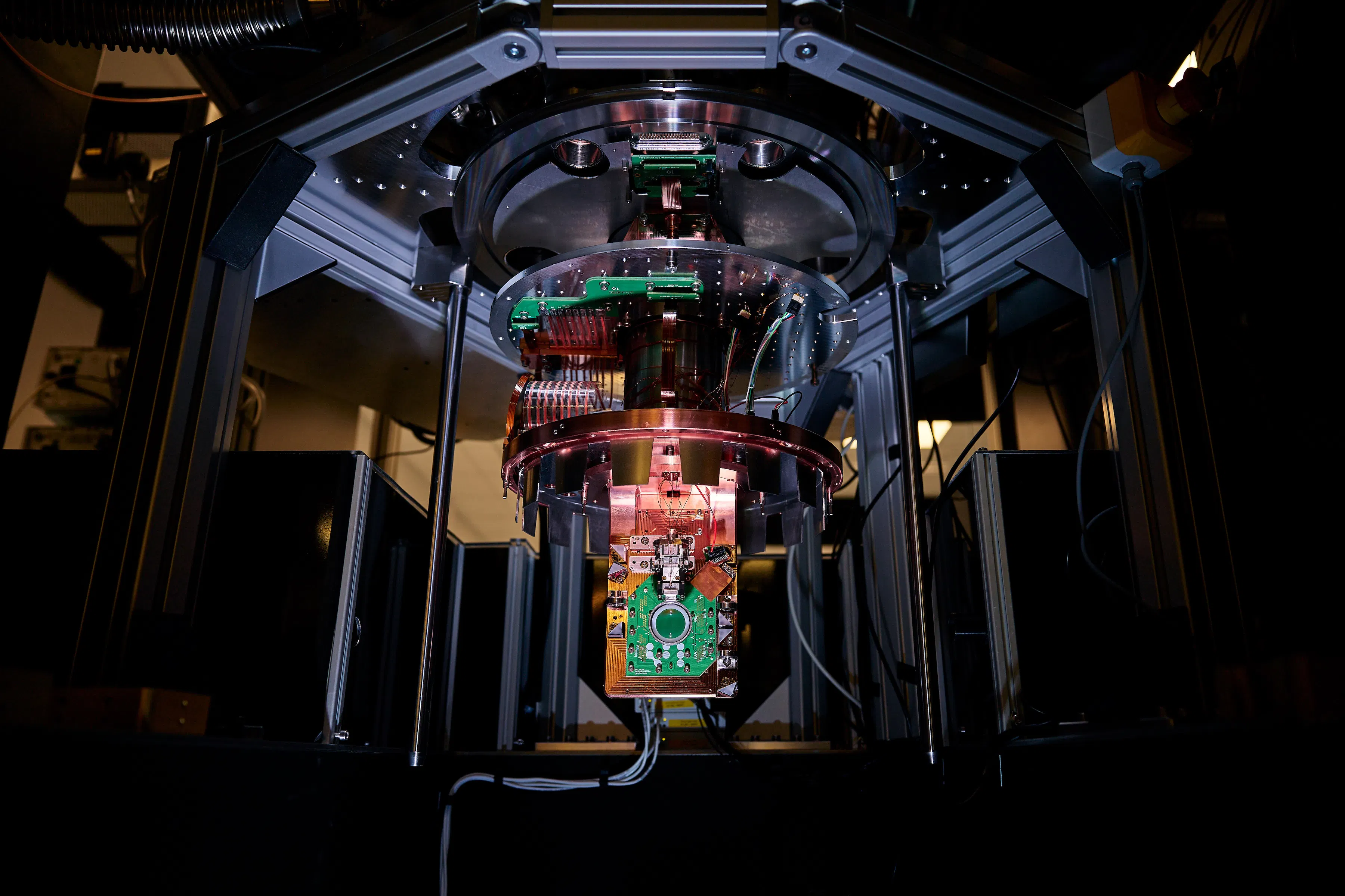 Photo depicts a current trapped ion system from IonQ. The system to be delivered to Horizon will be IonQ’s next-generation 256-qubit technology