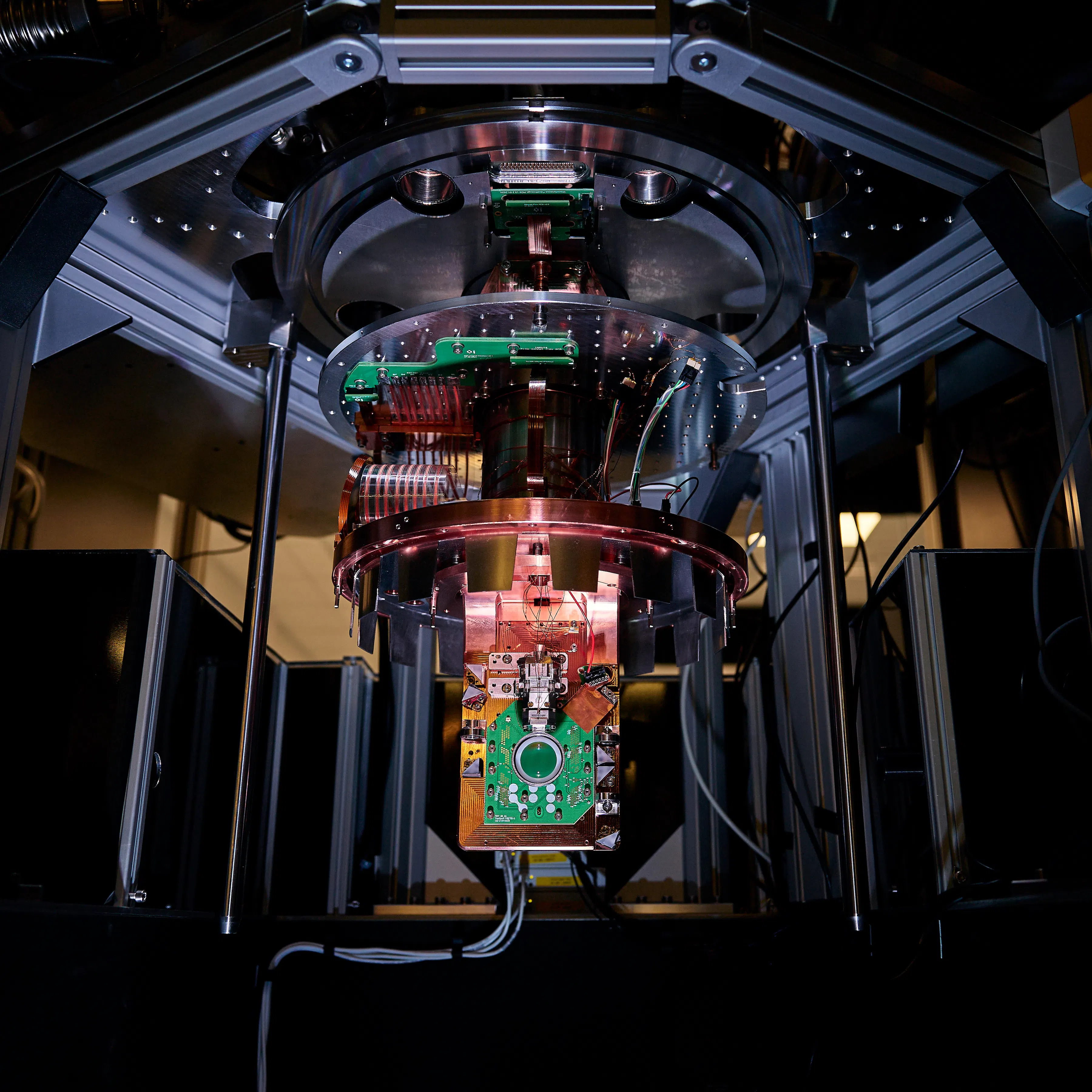 A close-up of a current trapped ion system from IonQ. The system to be delivered to Horizon will be IonQ’s next-generation 256-qubit technology.